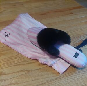 SLIPPERS/VICTORIA SECRET